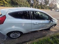 Usata Ford Fiesta Titanium 75 CV (55 kW) 2013 Bianco Berlina