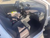 Usata Ford Fiesta Titanium 96 CV (70 kW) 2014 Bianco Utilitaria