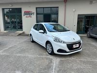 Usata Peugeot 208 Active 68 CV (50 kW) 2015 Bianco Utilitaria