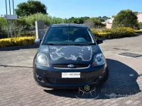 Usata Ford Fiesta 68 CV (50 kW) 2007 Nero Utilitaria