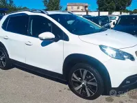 Usata Peugeot 2008 120 CV (88 kW) 2018 Bianco SUV