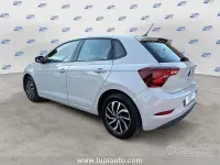 Usata VW Polo Life 95 CV (69 kW) 2023 Grigio Utilitaria