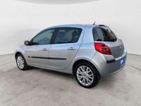 Usado Renault Clio II LE 85 CV (62 kW) 2008 Plateado Berlina