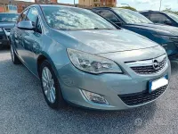 Käytetty Opel Astra Cosmo 110 HP (80 kW) 2010 Harmaa Sedan