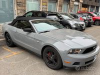 Usata Ford Mustang Convertible 205 CV (150 kW) 2010 Grigio Cabrio