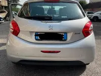 Usata Peugeot 208 95 CV (69 kW) 2015 Utilitaria