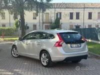 Usata Volvo V60 R-Design 215 CV (158 kW) 2011 Grigio Station wagon
