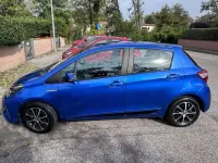 Usata Toyota Yaris Hybrid Active 73 CV (53 kW) 2018 Blu/azzurro Berlina