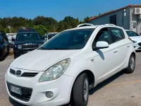 Usata Hyundai i20 Comfort 77 CV (56 kW) 2010 Bianco Utilitaria
