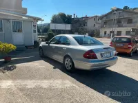Usata Mercedes E220 Classic 150 CV (110 kW) 2004 Grigio Berlina