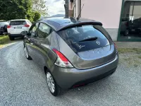 Usata Lancia Ypsilon Silver 69 CV (50 kW) 2016 Grigio Utilitaria