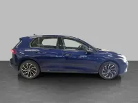 Usata VW Golf VIII Life 110 CV (80 kW) 2022 Atlantic blue metallizzato Berlina