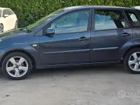 Second-hand Ford Fiesta Ghia 68 CP (50 kW) 2007 Gri Hatchback