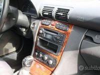 Usata Mercedes C220 Elegance 143 CV (105 kW) 2001 Grigio Berlina