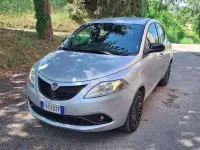 Usata Lancia Ypsilon Silver 69 CV (50 kW) 2021 Argento Utilitaria