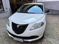 Usata Lancia Ypsilon 69 CV (50 kW) 2015 Bianco Utilitaria