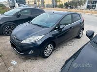 Usata Ford Fiesta Titanium 95 CV (69 kW) 2009 Grigio Utilitaria