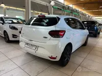 Usata Dacia Sandero Expression 101 CV (74 kW) 2023 Bianco pastello Berlina