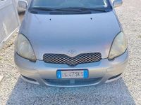 Usata Toyota Yaris 68 CV (50 kW) 2003 Grigio Berlina