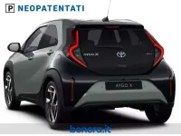 Nuova Toyota Aygo X Premium 116 CV (85 kW) 2026 Tarragon green & black SUV