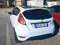 Usata Ford Fiesta 75 CV (55 kW) 2016 Bianco Utilitaria