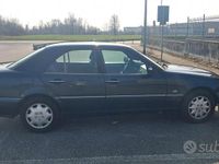Usata Mercedes C200 136 CV (100 kW) 1999 Nero Berlina