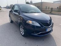 Usata Lancia Ypsilon Platinum 69 CV (50 kW) 2015 Blu/azzurro Utilitaria