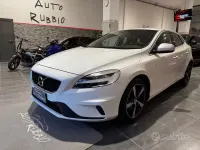 Usata Volvo V40 R-Design 120 CV (88 kW) 2018 Bianco Berlina