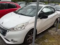 Usata Peugeot 208 68 CV (50 kW) 2012 Bianco Utilitaria