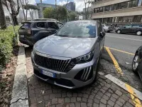 Usata Peugeot 2008 Allure 102 CV (75 kW) 2024 SUV