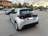 Usata Toyota Yaris Hybrid Business Edition 116 CV (85 kW) 2020 Argento Berlina