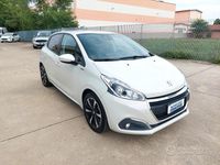 Usata Peugeot 208 Signature Sky 83 CV (61 kW) 2019 Bianco Utilitaria