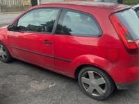 Usata Ford Fiesta 90 CV (66 kW) 2004 Rosso Utilitaria