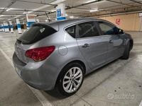 Usata Opel Astra Cosmo 110 CV (80 kW) 2010 Grigio Berlina