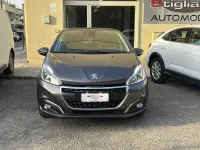 Usata Peugeot 208 Signature Sky 83 CV (61 kW) 2019 Utilitaria