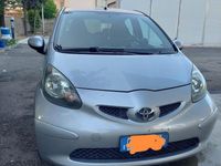 Usata Toyota Aygo 67 CV (49 kW) 2007 Grigio Utilitaria