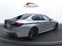 Usata BMW 545e M Sport 394 CV (289 kW) 2022 Grigio Berlina