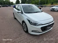 Usata Hyundai i20 84 CV (61 kW) 2015 Bianco Berlina