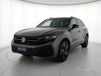 Usata VW Touareg R-line 231 CV (169 kW) 2024 Silicon grey metallizzato SUV