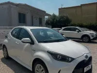 Usata Toyota Yaris Hybrid Lounge 116 CV (85 kW) 2020 Bianco Berlina