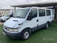 Usata Iveco 35.12 116 CV (85 kW) 2004 Bianco Furgone