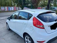 Usata Ford Fiesta 97 CV (71 kW) 2012 Bianco Utilitaria