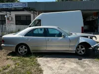 Usata Mercedes E220 Avantgarde 143 CV (105 kW) 2003 Grigio Berlina