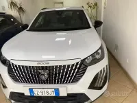 Usata Peugeot 2008 Allure 101 CV (74 kW) 2025 Bianco SUV