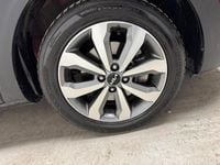 Usata Kia Stonic Style 82 CV (60 kW) 2023 Rosso SUV