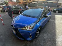Usata Toyota Yaris Hybrid Lounge 73 CV (53 kW) 2020 Blu/azzurro Berlina