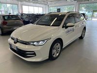 Usata VW Golf VIII Life 116 CV (85 kW) 2024 Bianco pastello Station wagon