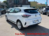 Nuova Renault Clio V Evolution 101 CV (74 kW) 2025 Bianco nacré pastello Berlina