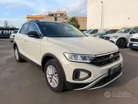 Usata VW T-Roc Life 116 CV (85 kW) 2022 Beige SUV