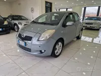 Usata Toyota Yaris 90 CV (66 kW) 2006 Grigio Utilitaria